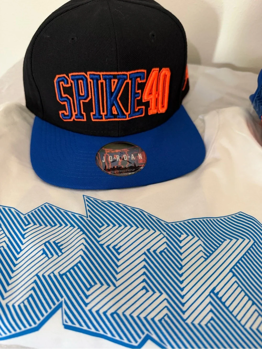Jordan Spike Lee PE 40 Knicks Collab size 10.5, size L shirt with SnapBack